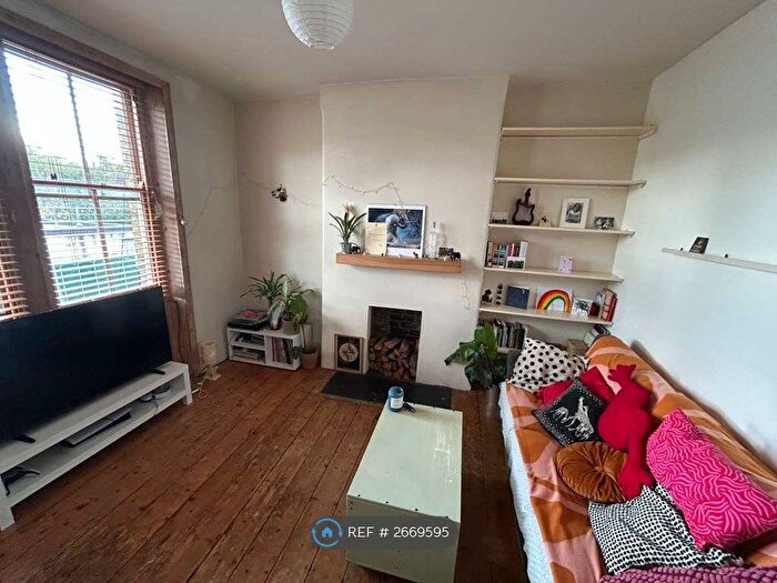 1 Bedroom Flat To Rent In Peacock Street, London, SE17