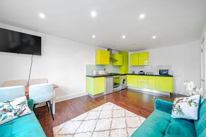 2 Bedroom Apartment To Rent In Coleridge Road London, N8