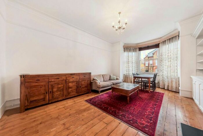 1 Bedroom Flat To Rent In Erpingham Road, West Putney, London, SW15