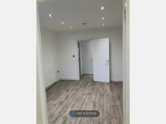 2 Bedroom Flat To Rent In Beechwood Avenue, Ruislip HA4