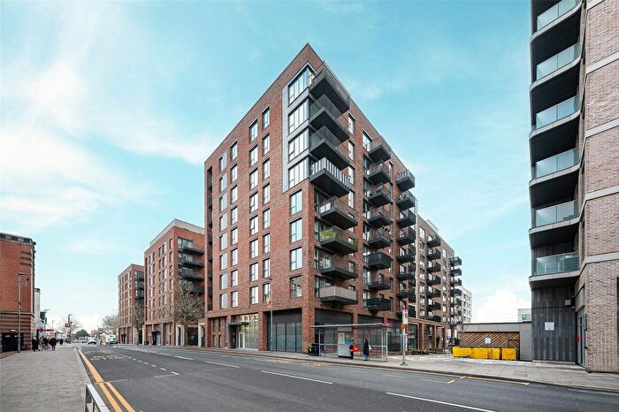 2 Bedroom Flat For Sale In Regal Walk, Bexleyheath, Kent, DA6