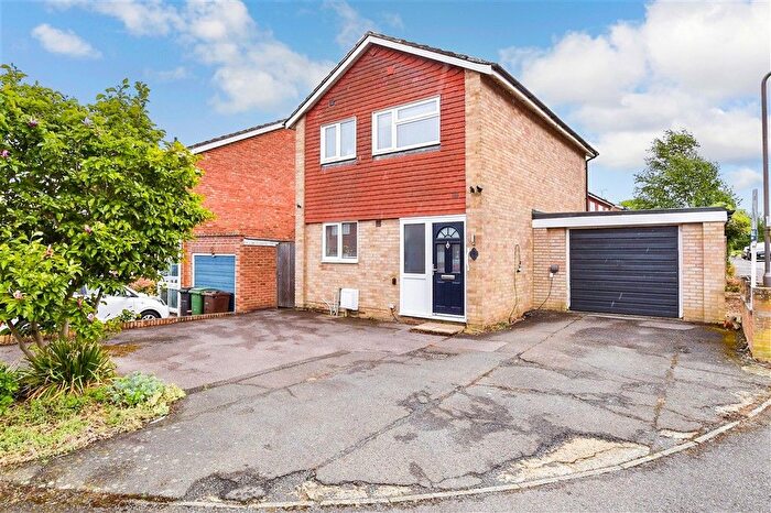 3 Bedroom Detached House For Sale In Pembroke Road, Coxheath, Maidstone, Kent, ME17