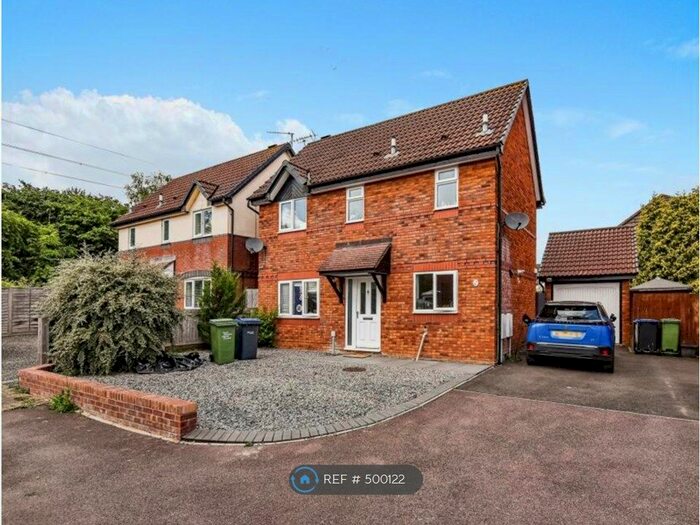 3 Bedroom Detached House To Rent In Lingfield Close, Wiltshire, SN14