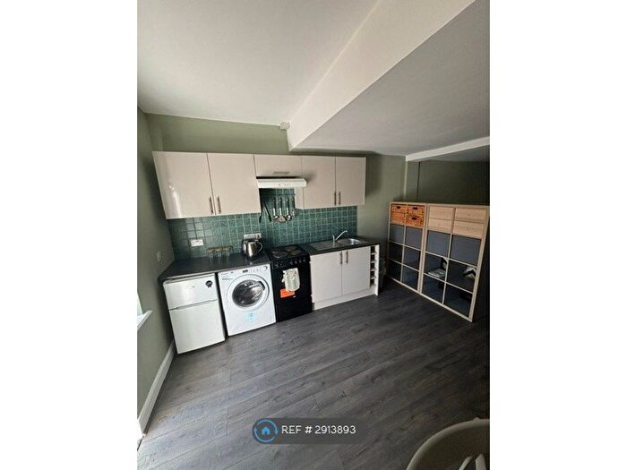 Studio To Rent In Urmston, Manchester, M41