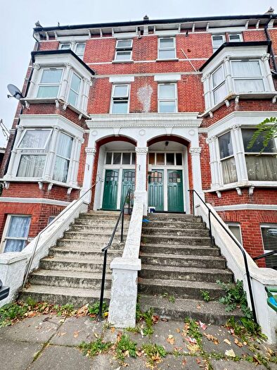 3 Bedroom Flat To Rent In Whipps Cross Road, London, E11