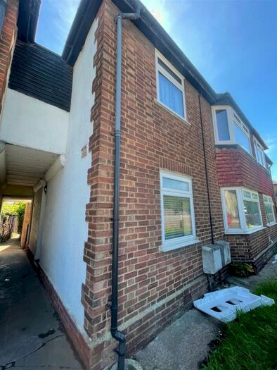 2 Bedroom Maisonette To Rent In London Road, Northfleet, Gravesend, DA11