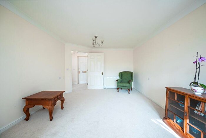 1 Bedroom Apartment For Sale In Douglas Bader Court, Howth Drive, Woodley, Reading, Berkshire, RG5