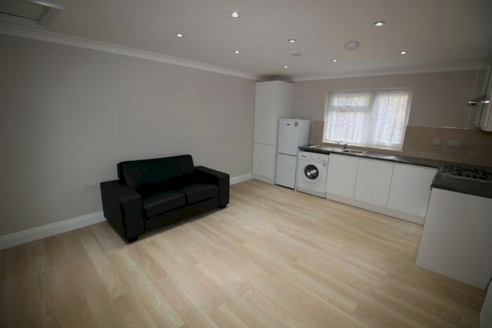 1 Bedroom Flat To Rent In High Street, Stanwell, TW19