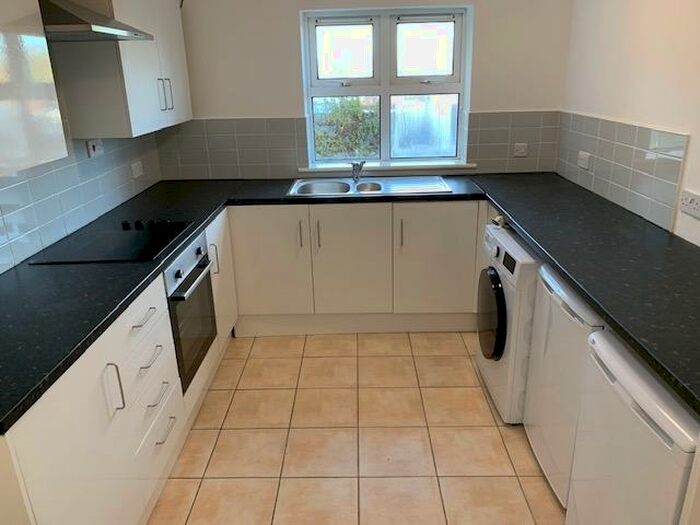 2 Bedroom Ground Flat To Rent In Llys Yr Eglwys, Penarth, CF64