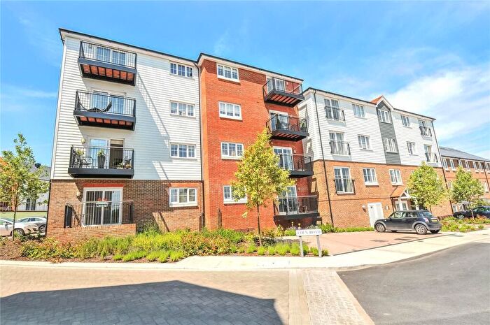 1 Bedroom Flat To Rent In Bedroom Apartment, Churchill Court, Eden Road, Dunton Green, TN14