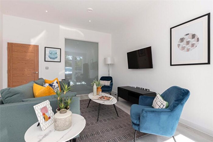 1 Bedroom Apartment To Rent In Parkview House, Oaklands Park, Wokingham, Berkshire, RG41