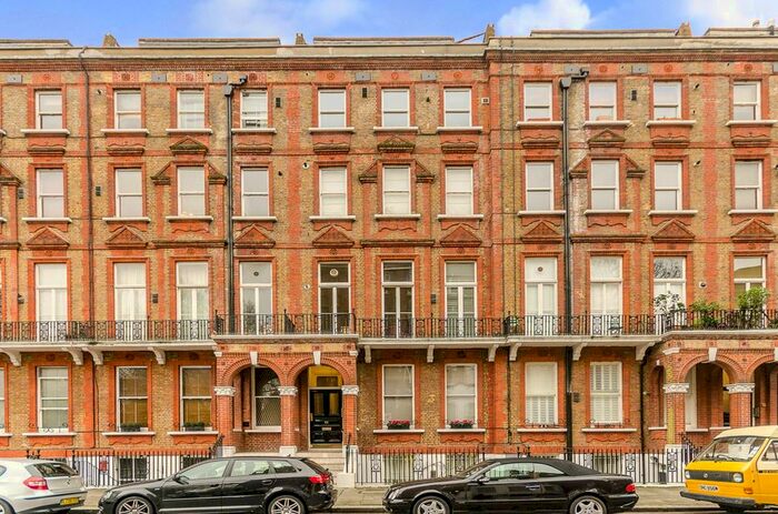 1 Bedroom Flat To Rent In Nevern Square, Earls Court, London, SW5