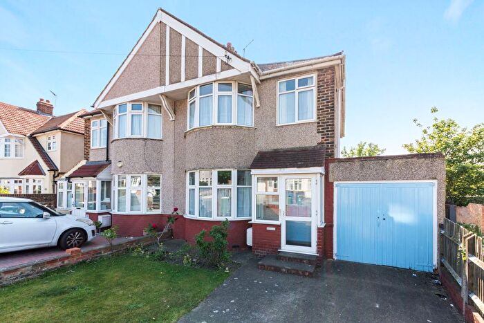 3 Bedroom Semi Detached House To Rent In Cambridge Avenue, Welling, DA16