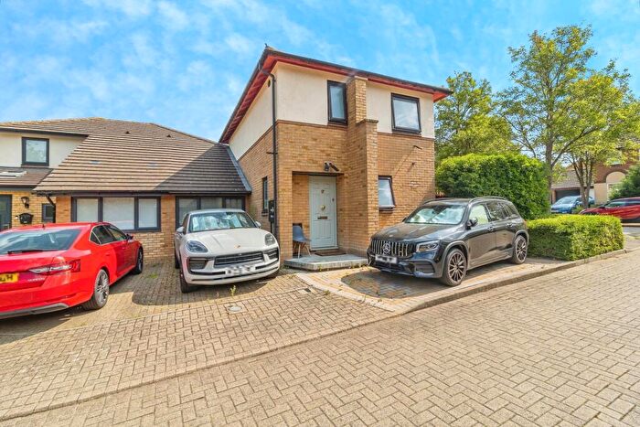 4 Bedroom Link Detached House For Sale In Gundale Court, Emerson Valley, Milton Keynes, Buckinghamshire, MK4