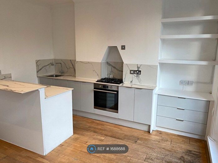 Studio To Rent In Hanley Road, London, N4
