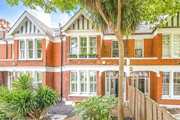 3 Bedroom Flat For Sale In Park Hill, Clapham, SW4