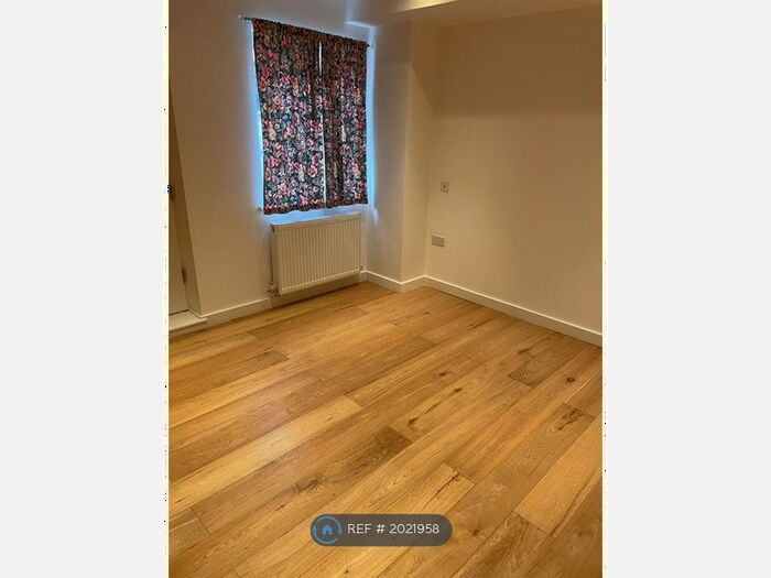 2 Bedroom Flat To Rent In Lita House, London, SE25