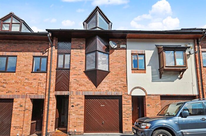 3 Bedroom Town House To Rent In Trinity Street, Leamington Spa, CV32