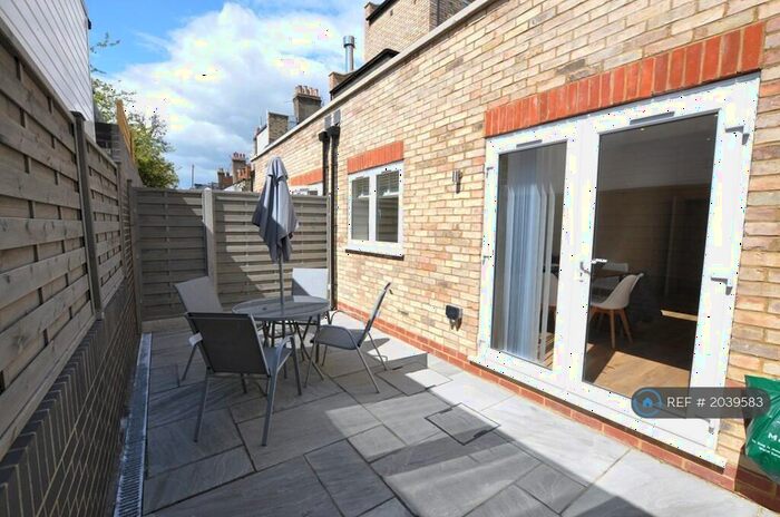 1 Bedroom Flat To Rent In High Road, London, N2