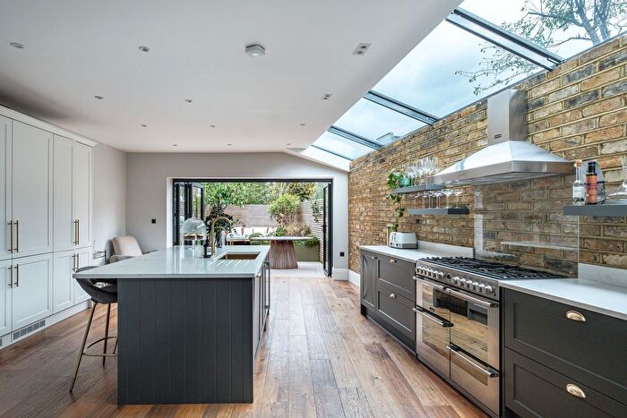 4 Bedroom End Terrace House For Sale In Parklands, London, SW16