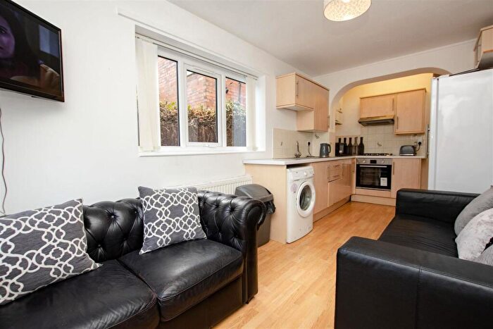 5 Bedroom House To Rent In Dartmouth Road, Selly Oak, Birmingham, West Midlands, B29