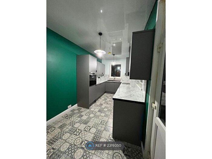 3 Bedroom Detached House To Rent In Sutton Passeys Crescent, Nottingham, NG8