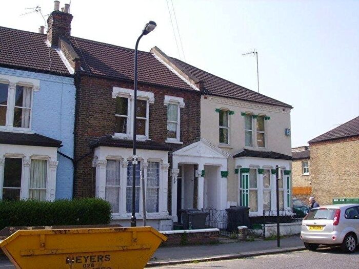 4 Bedroom Flat To Rent In Hermitage Road, Haringey, London, N4