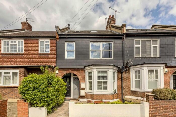 4 Bedroom Flat To Rent In Radbourne Road, London SW12