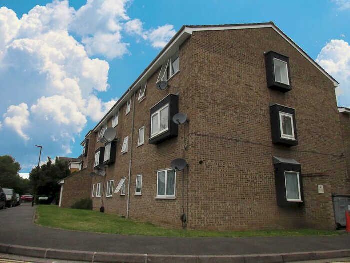 2 Bedroom Flat To Rent In Old Park Mews, Heston, TW5