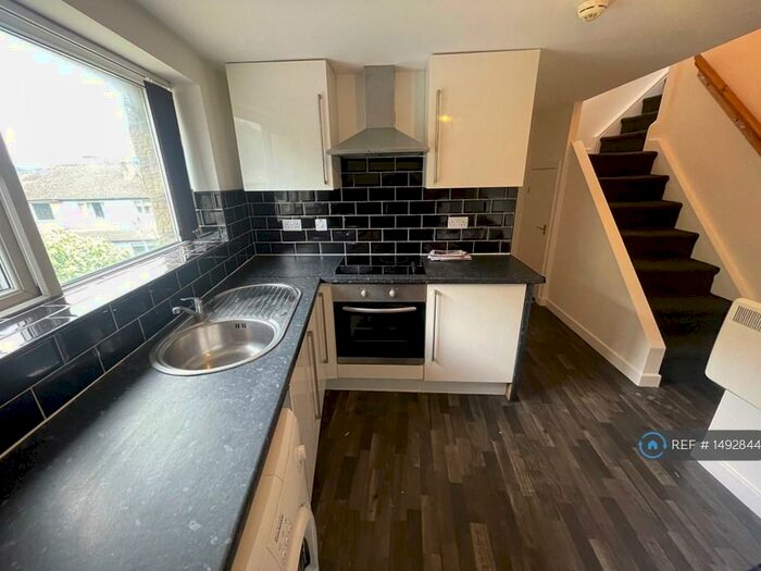 1 Bedroom Flat To Rent In Station Road, Steeton, Keighley, BD20