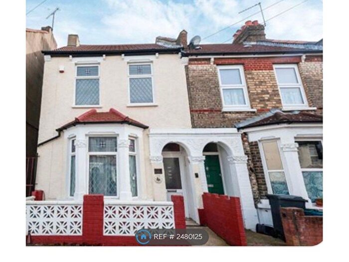 3 Bedroom Semi-Detached House To Rent In Thirsk Road, London, SE25