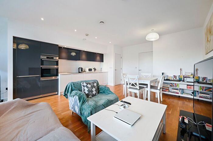 2 Bedroom Flat To Rent In Edmunds House, Colonial Drive, W4