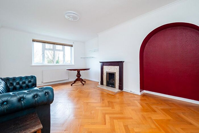 2 Bedroom Flat To Rent In Bushey Court, Raynes Park, SW20