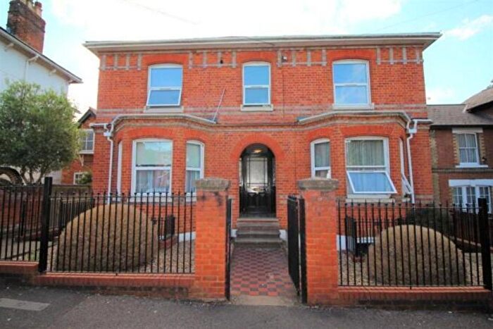 2 Bedroom Flat For Sale In Brunswick Hill, Reading, RG1