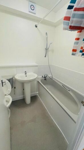 1 Bedroom Flat To Rent In Scotland Green Road, Enfield, EN3