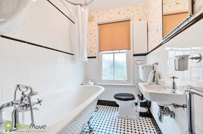 3 Bedroom Terraced House For Sale In Spencer Road, London, N11
