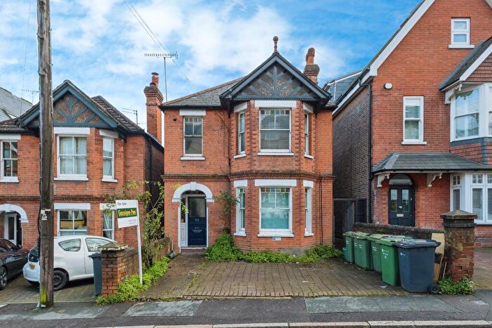 2 Bedroom Flat For Sale In Farnham Road, Guildford, Surrey, GU2