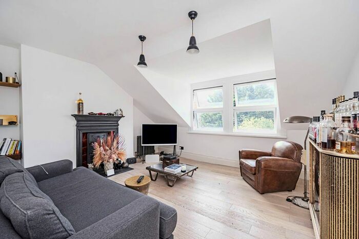 2 Bedroom Flat To Rent In Dunsmure Road, Stoke Newington, London, N16
