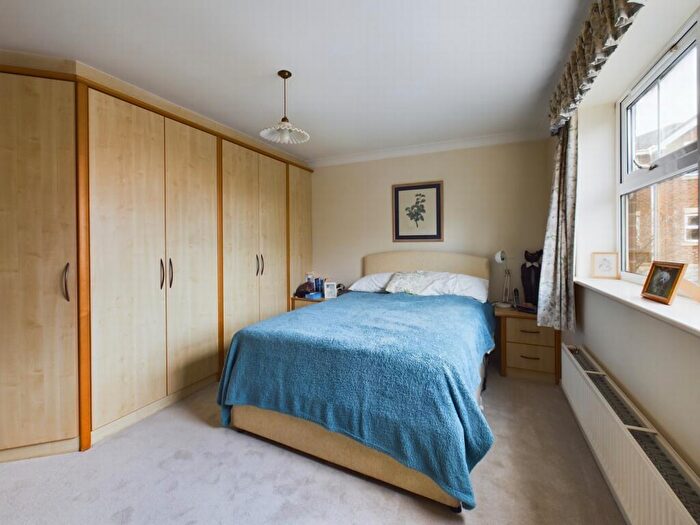 2 Bedroom Flat For Sale In Heath Road, Haywards Heath, RH16
