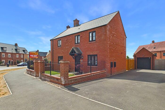 3 Bedroom Semi-detached House For Sale In Redcar Road, Towcester, NN12