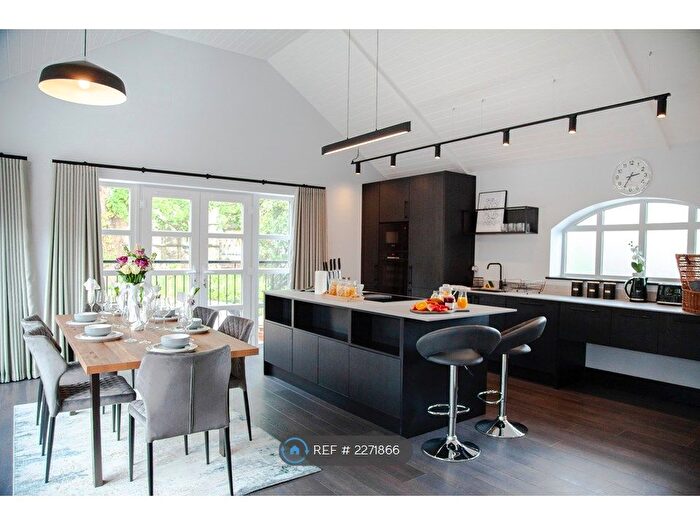 2 Bedroom Flat To Rent In St Peter's Mews, Poole, BH14