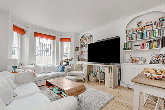 2 Bedroom Flat To Rent In Churchfield Mansions, - New Kings Road, SW6