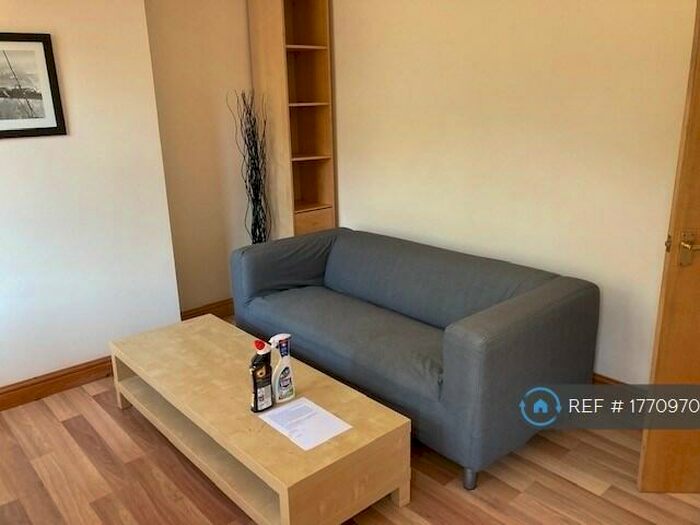 4 Bedroom Semi-Detached House To Rent In Oakley Road, Bristol, BS7