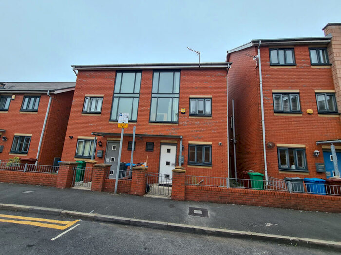 3 Bedroom Town House For Sale In New Welcome Street, Hulme., Manchester, M15