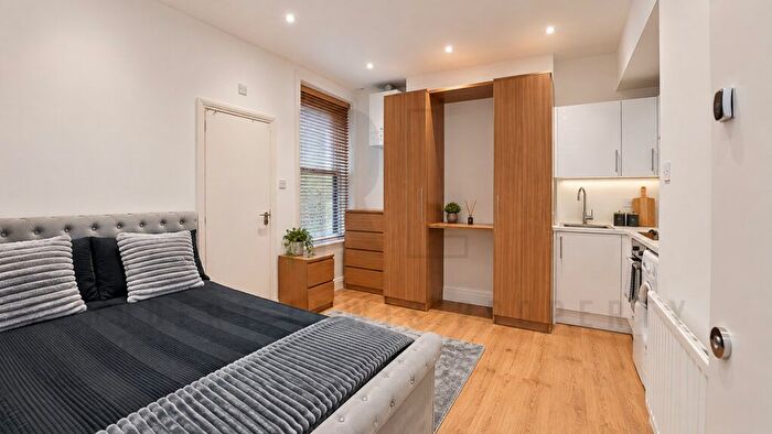 Studio To Rent In Modern Studio Apartment – Ballards Lane, Finchley, N3