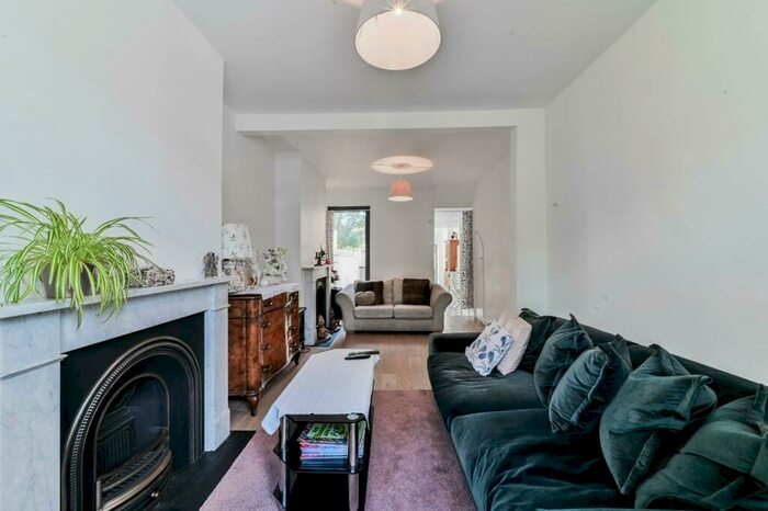 4 Bedroom House To Rent In Salcombe Road, Walthamstow, London, E17