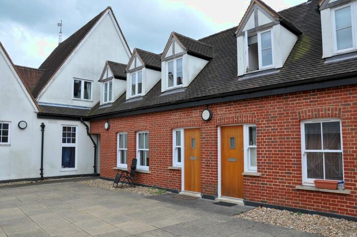 2 Bedroom Flat To Rent In High Street, Dorking, RH4