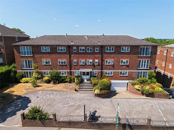 3 Bedroom Flat For Sale In Albany Court, Oatlands Drive, Weybridge, KT13