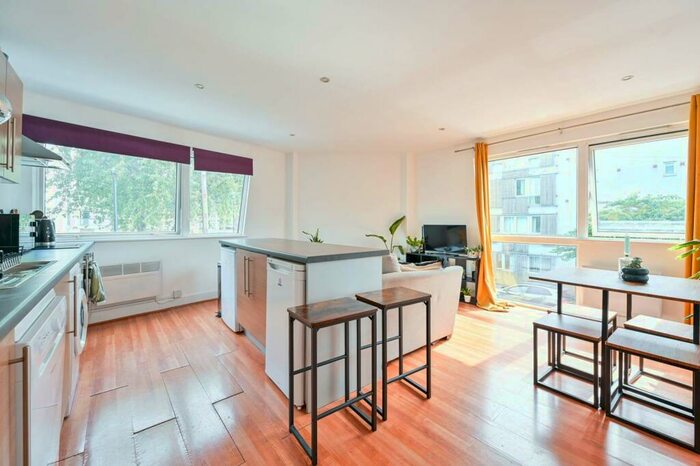 2 Bedroom Flat To Rent In John Ruskin Street, Elephant And Castle, London, SE5