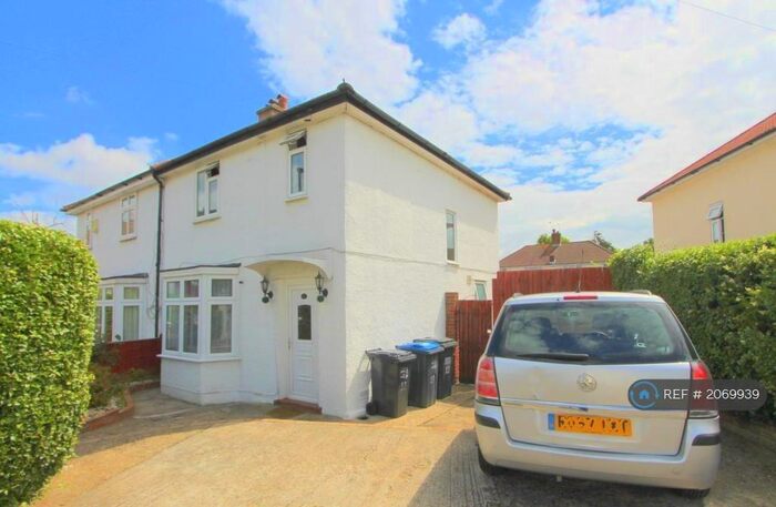 3 Bedroom Semi-Detached House To Rent In Stapleton Gardens, Croydon, CR0